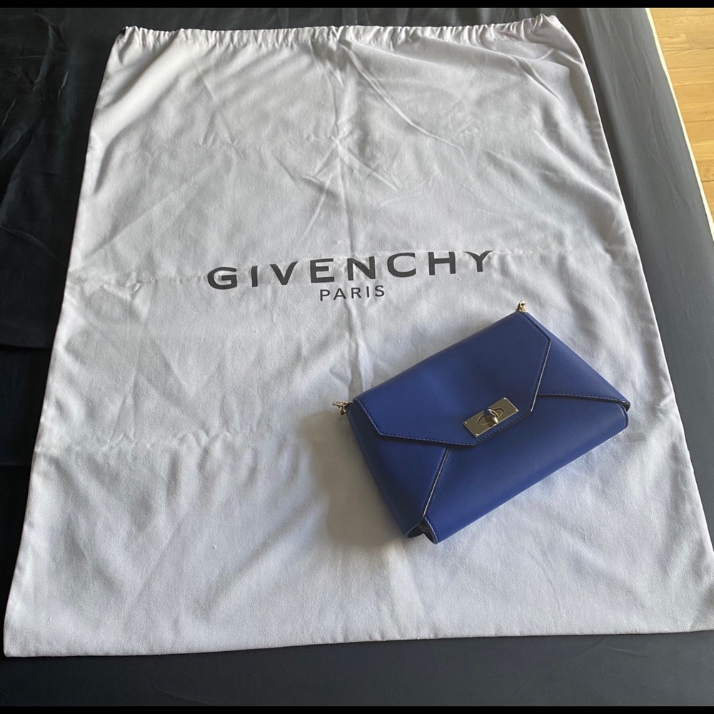 Givenchy NWOT BLUE SHOULDER STRAP BAG